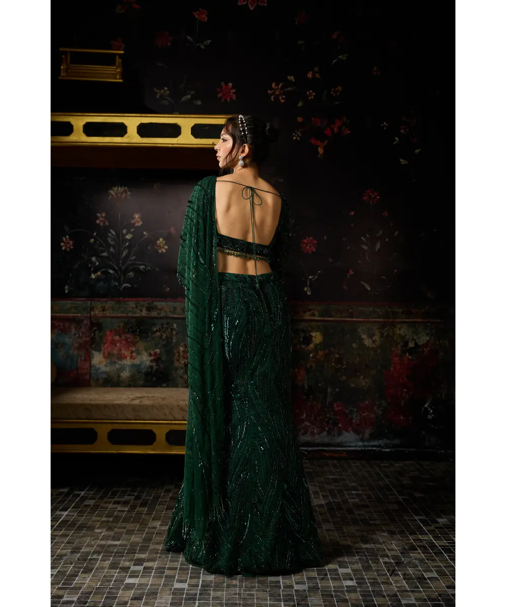 DIYARAJVVIR - EMERALD GREEN EMBELLISHED MERMAID SKIRT SAREE SET